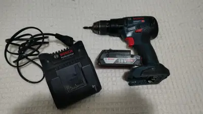 Taladro Bosch con cargador 18V - miniatura 1