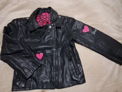 Chaqueta cuero negra con corazones - miniatura 1