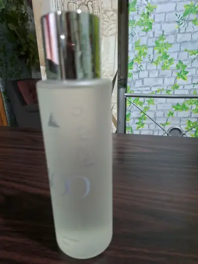 Perfume con botella transparente - miniatura 1