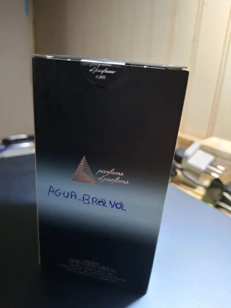 Perfume con botella transparente - 4