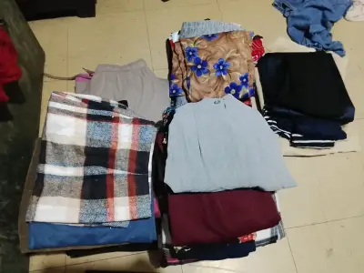 Lote de ropa variada - miniatura 1