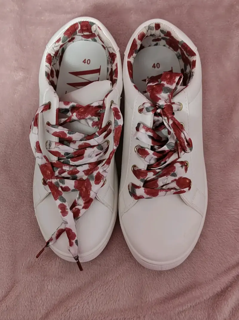 Zapatillas blancas con estampado floral - 2