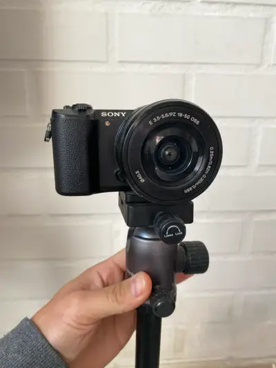 Cámara Sony con trípode - miniatura 2