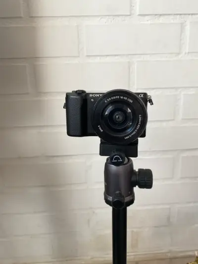 Cámara Sony con trípode - miniatura 6