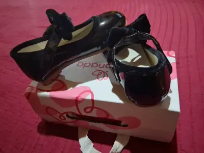 Zapatos de charol para niña - miniatura 1