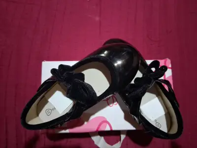 Zapatos de charol para niña - miniatura 2
