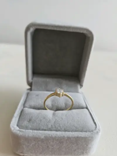 Anillo de oro con circon de 6 puntas diamante - miniatura 2