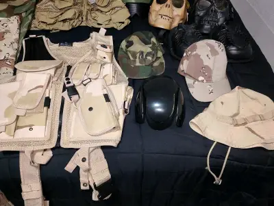 Chaleco táctico camuflado beige - miniatura 1