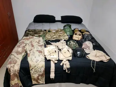 Chaleco táctico camuflado beige - miniatura 3