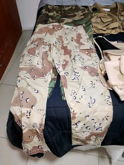 Chaleco táctico camuflado beige - miniatura 4