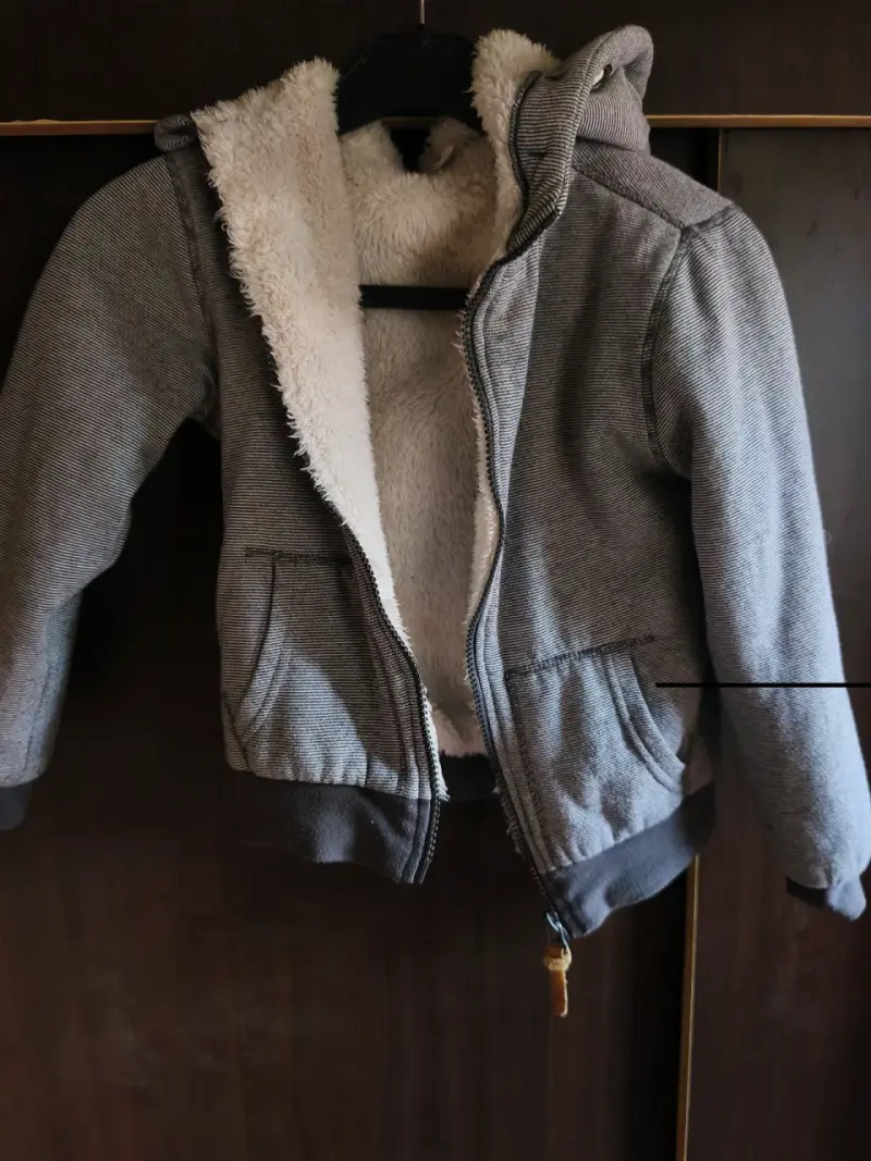 Chaqueta azul y amarilla con capucha - 5