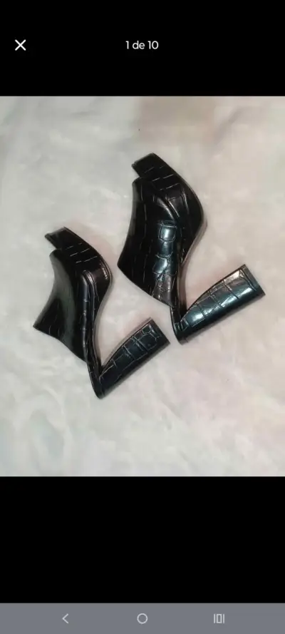 Tacones negros de charol - miniatura 2