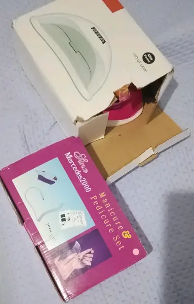 Set de manicura y pedicura con lámpara LED - miniatura 1
