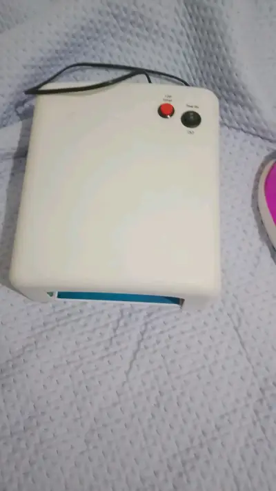Set de manicura y pedicura con lámpara LED - miniatura 2