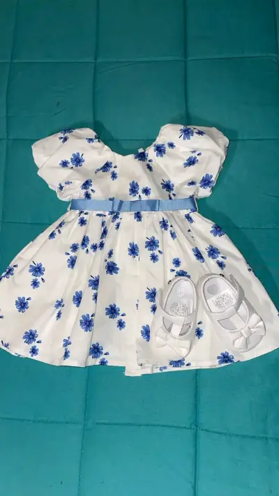Vestido de bb con zapatitos nuevos - miniatura 1