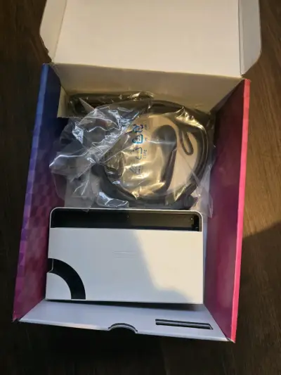 Consola de videojuego en caja - miniatura 1