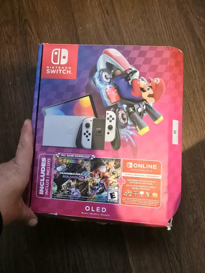 Consola de videojuego en caja - 2