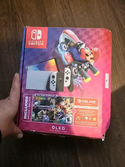 Consola de videojuego en caja - miniatura 2
