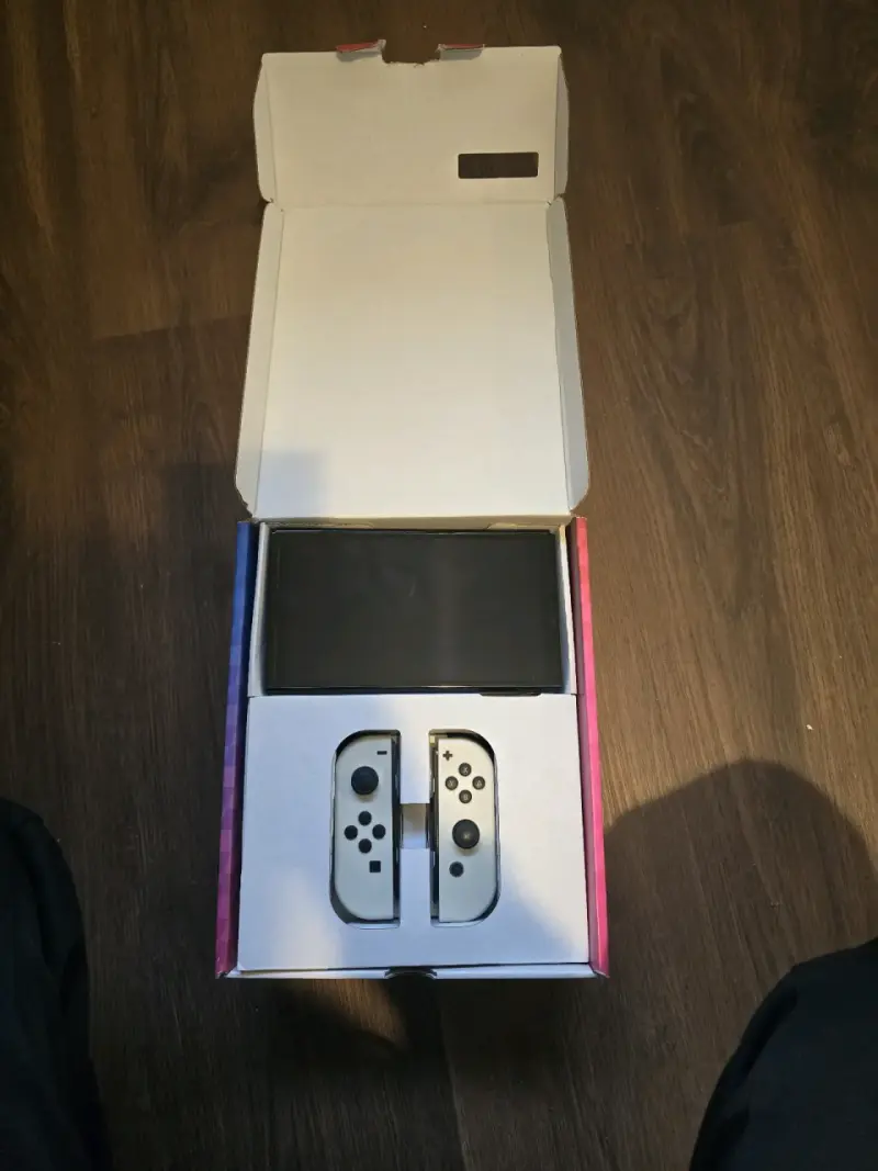 Consola de videojuego en caja - 3