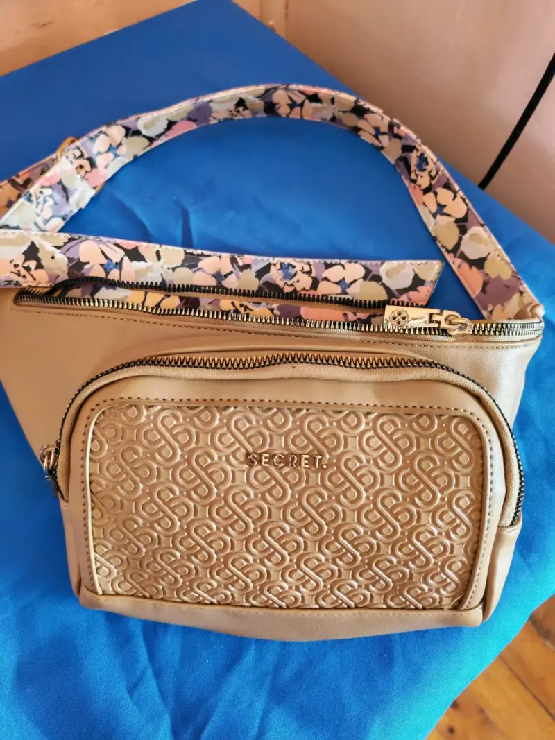 Riñonera beige con patrón floral - 2