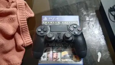 PS4  SLIM 1TB 5 JUEGOS Y MANDO - miniatura 3