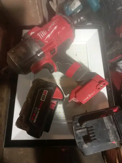 Llave de impacto Milwaukee M18 - miniatura 1