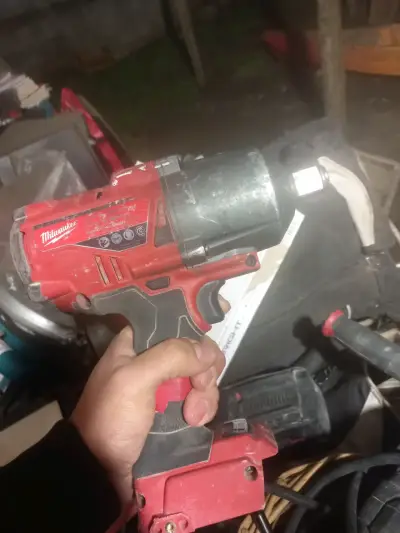 Llave de impacto Milwaukee M18 - miniatura 2