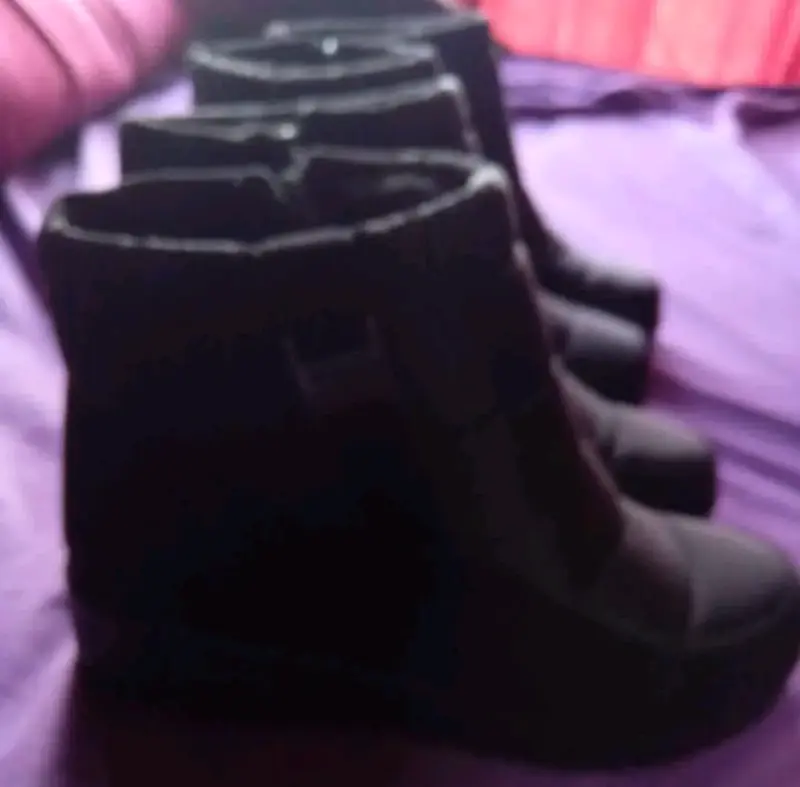 Botas negras acolchadas nuevas - 2