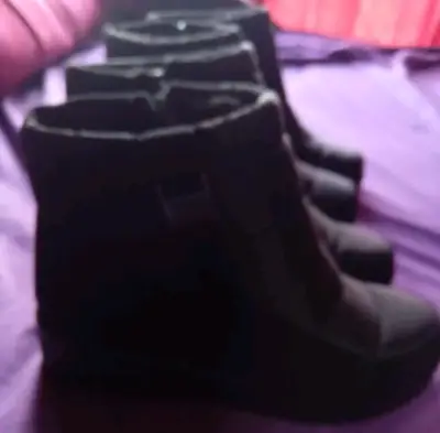 Botas negras acolchadas nuevas - miniatura 2