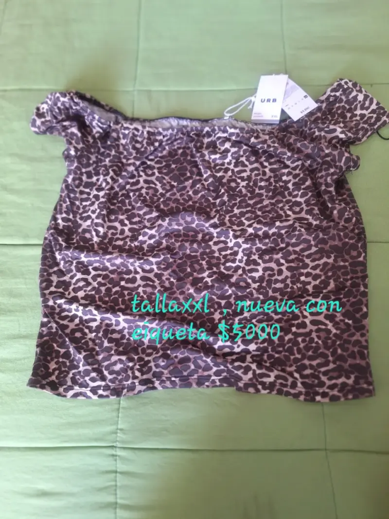 Polera estampado animal print - 2