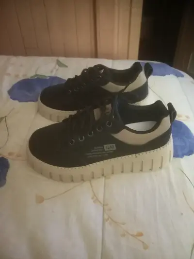 Zapatillas negras con plataforma - miniatura 1