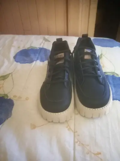 Zapatillas negras con plataforma - miniatura 2