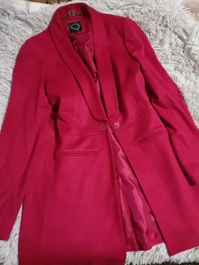 Abrigo rojo marca IO talla 38 mujer - miniatura 1
