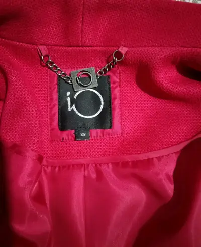 Abrigo rojo marca IO talla 38 mujer - miniatura 2