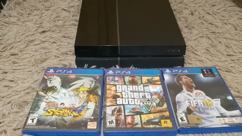 Consola PS4 con 3 juegos