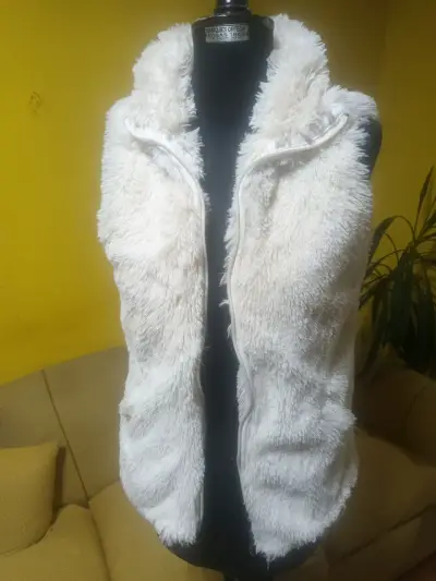 Chaleco peludo blanco - miniatura 1