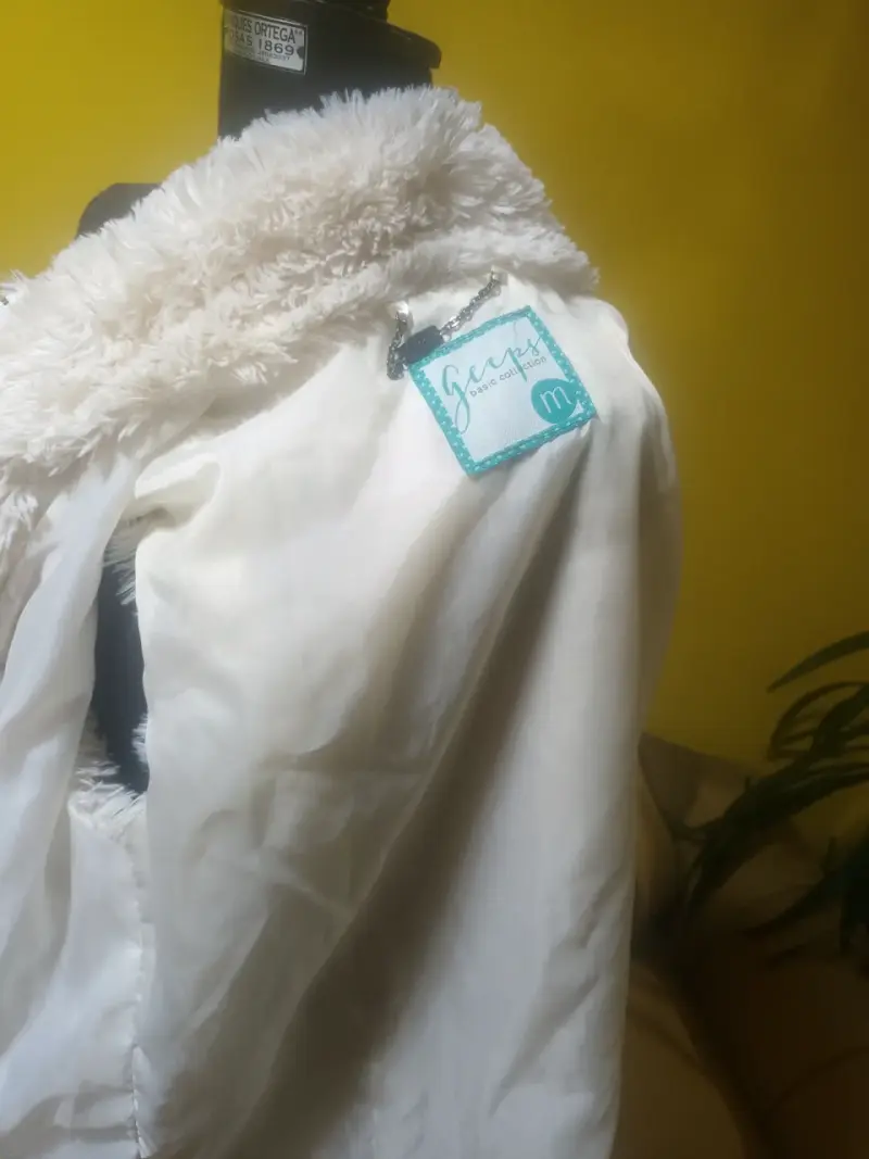Chaleco peludo blanco - 2
