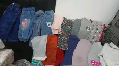Ropa infantil mixta usada - miniatura 1