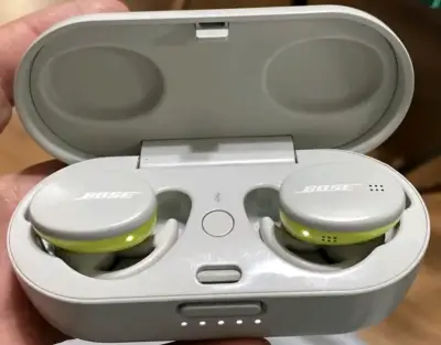 Audífonos  Bose Sport Earbuds blancos - miniatura 1