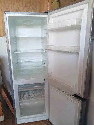 Refrigerador blanco con congelador - miniatura 1