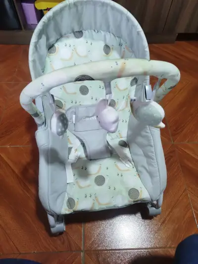 Silla mecedora para bebé gris - miniatura 1