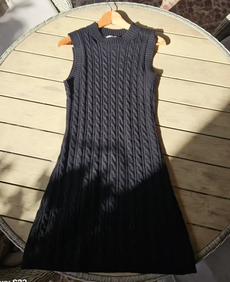 Vestido negro tejido sin mangas - 1