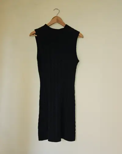 Vestido negro tejido sin mangas - miniatura 2