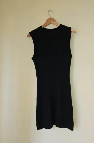 Vestido negro tejido sin mangas - miniatura 3