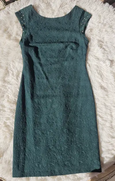 Vestido verde con aplicaciones - miniatura 1