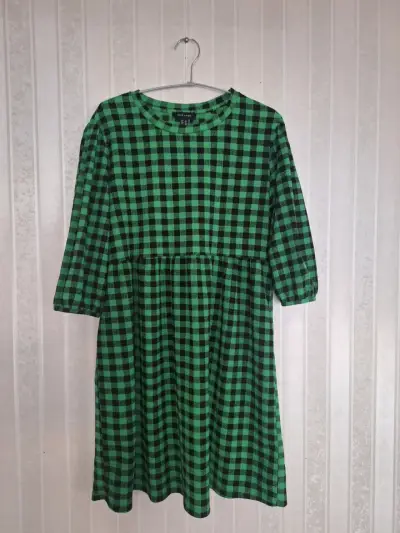 Vestido a cuadros verdes - miniatura 2
