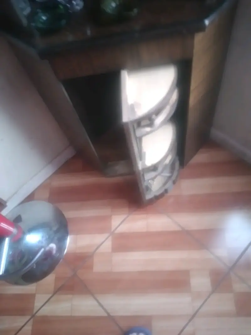 Vitrina rinconera de madera - 6