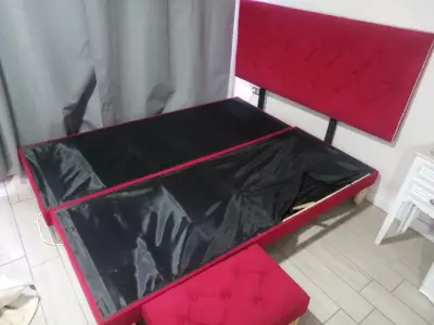 Cama roja 2 plazas con banquito - miniatura 2