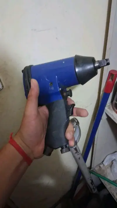 Pistola neumática azul - miniatura 1