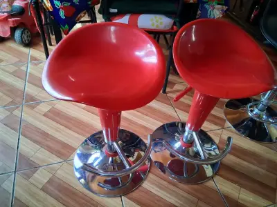 Set de sillas rojas modernas - miniatura 2